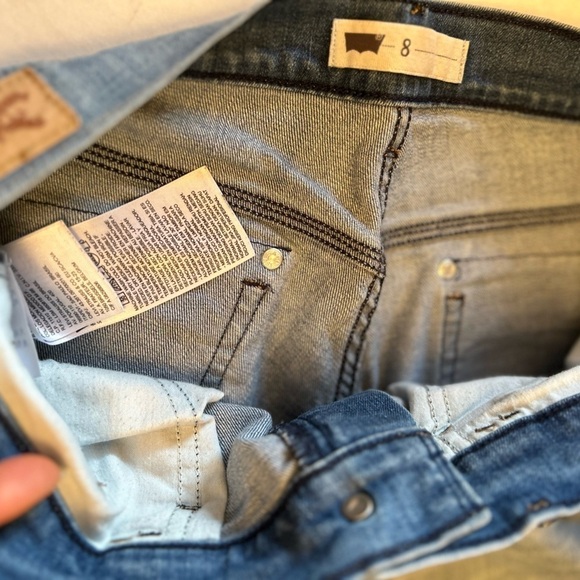 Levi’s Bermuda women’s light wash denim jean flap pocket shorts Sz-8. L6 - Picture 8 of 8